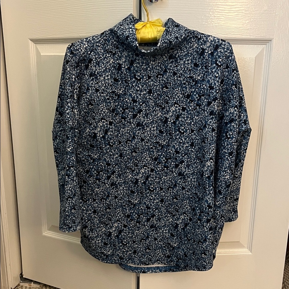 Tuckernuck floral Blue Turtleneck Top size xs/s